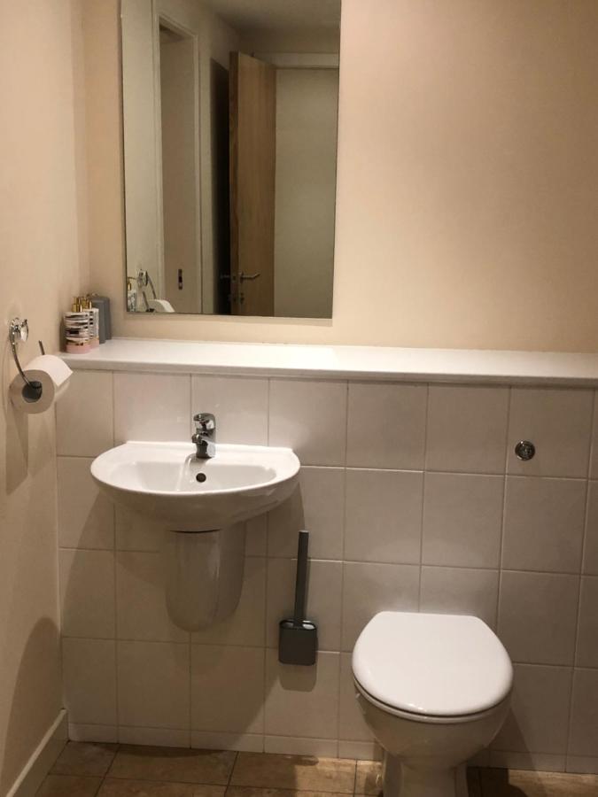 2 Bed 2 Bath With Private Parking Apartment เอดินบะระ ภายนอก รูปภาพ