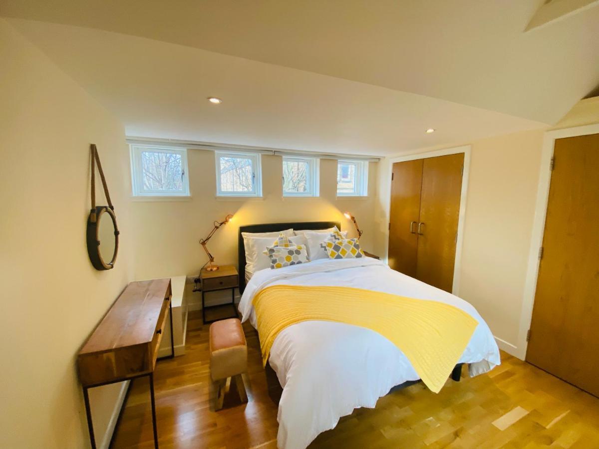 2 Bed 2 Bath With Private Parking Apartment เอดินบะระ ภายนอก รูปภาพ
