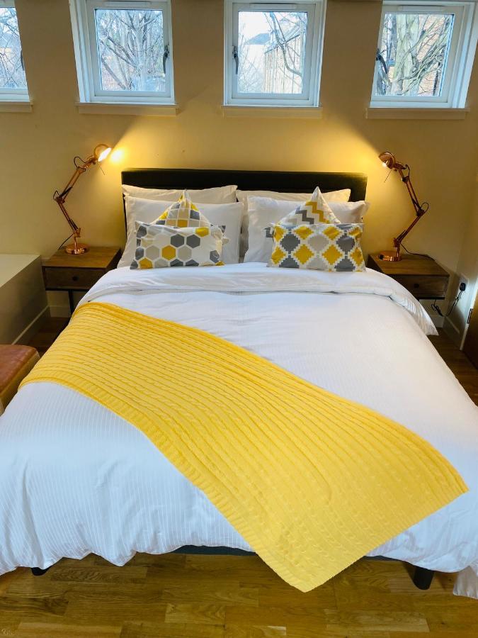 2 Bed 2 Bath With Private Parking Apartment เอดินบะระ ภายนอก รูปภาพ