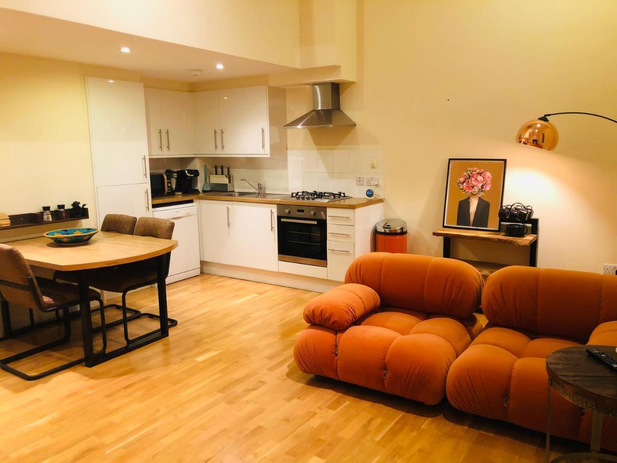 2 Bed 2 Bath With Private Parking Apartment เอดินบะระ ภายนอก รูปภาพ