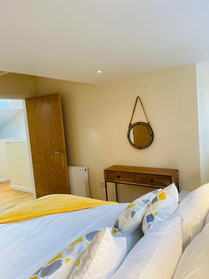 2 Bed 2 Bath With Private Parking Apartment เอดินบะระ ภายนอก รูปภาพ