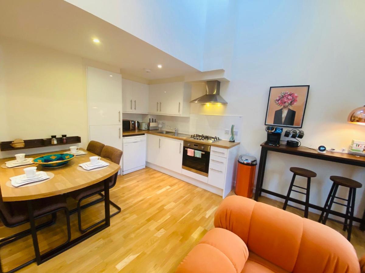 2 Bed 2 Bath With Private Parking Apartment เอดินบะระ ภายนอก รูปภาพ