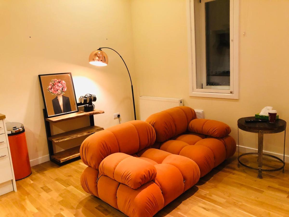 2 Bed 2 Bath With Private Parking Apartment เอดินบะระ ภายนอก รูปภาพ