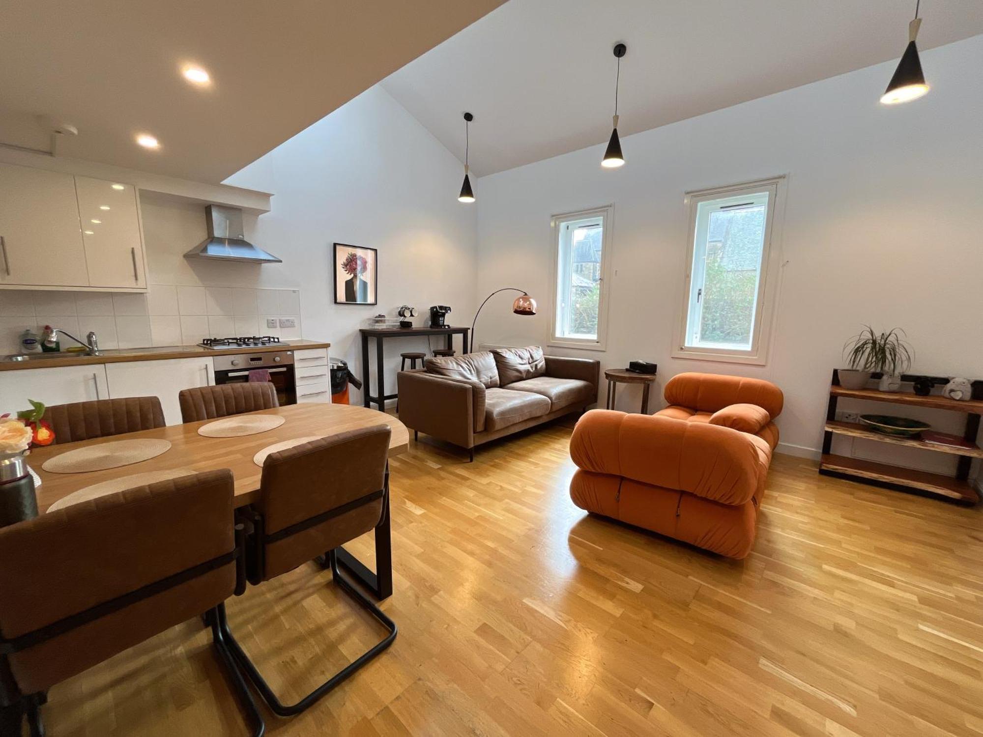 2 Bed 2 Bath With Private Parking Apartment เอดินบะระ ภายนอก รูปภาพ