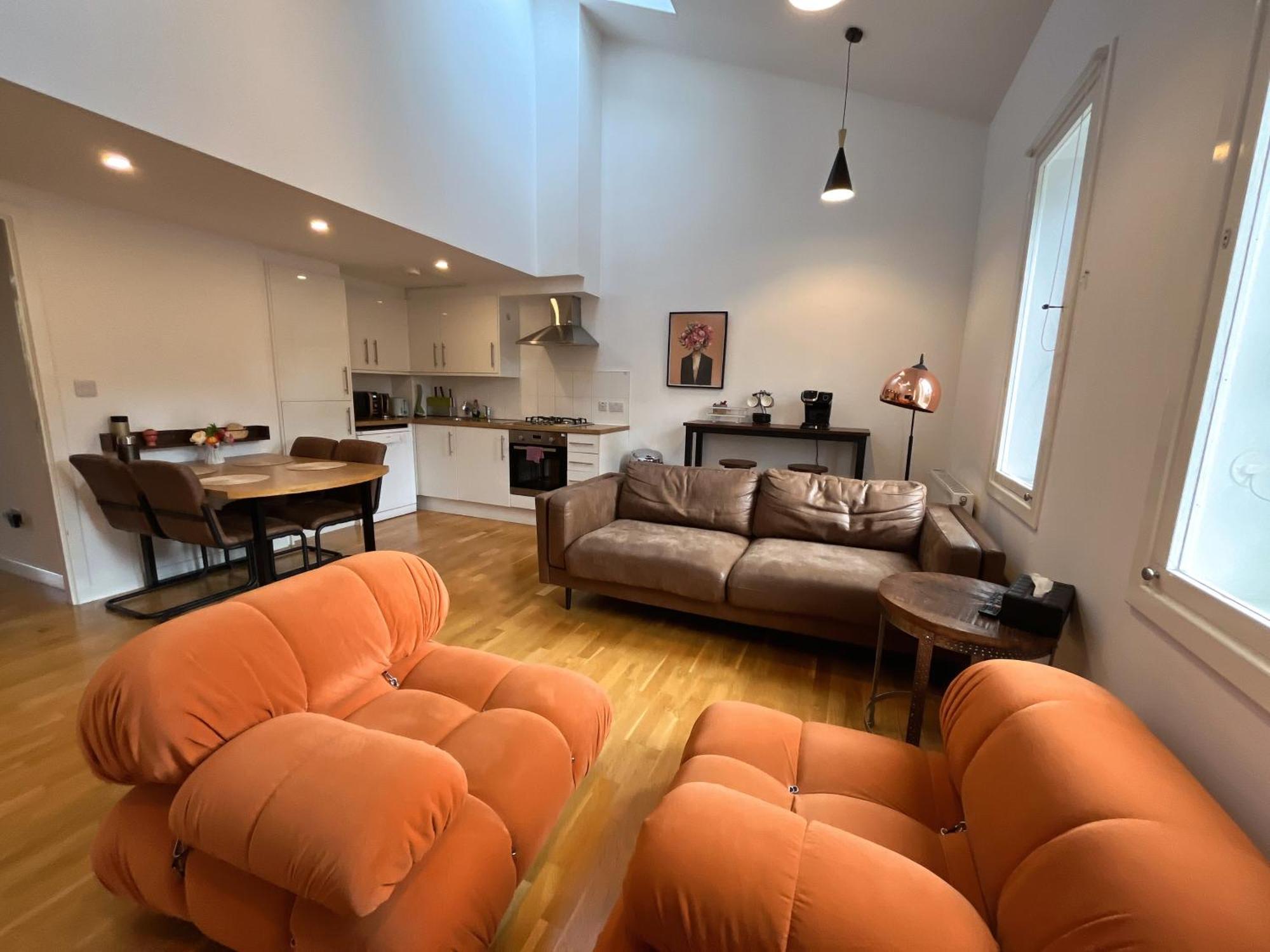 2 Bed 2 Bath With Private Parking Apartment เอดินบะระ ภายนอก รูปภาพ