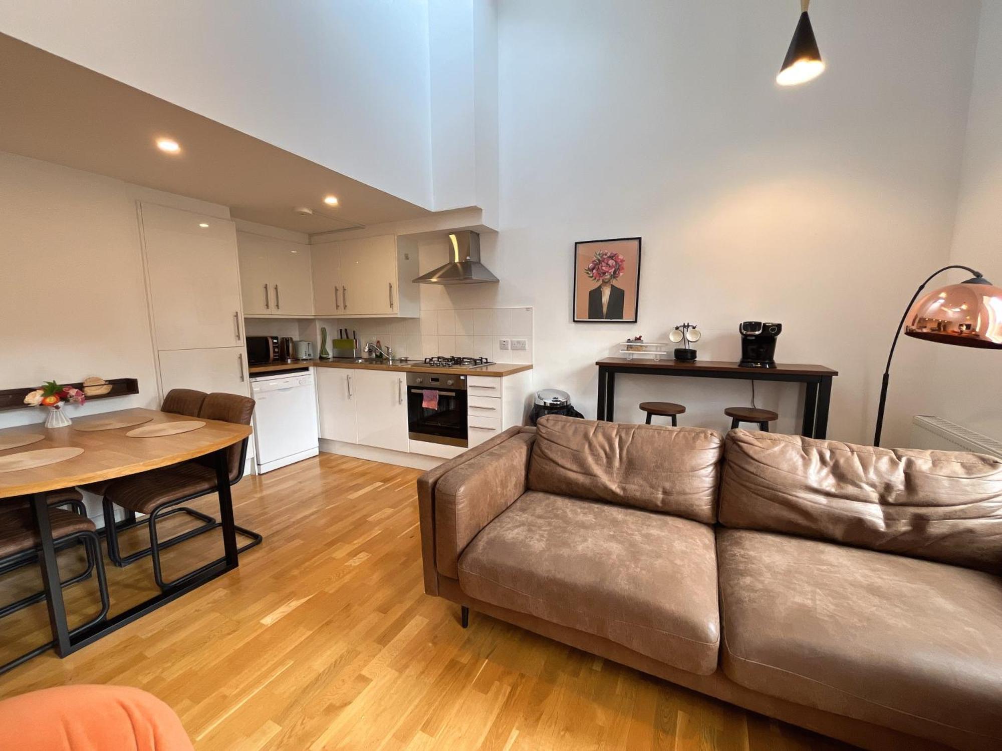 2 Bed 2 Bath With Private Parking Apartment เอดินบะระ ภายนอก รูปภาพ